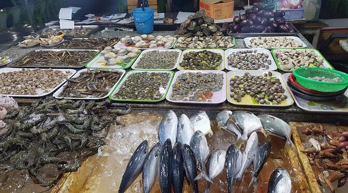 Hải sản giảm giá mạnh, có loại chỉ xuất hiện ở nhà hàng giờ bán đầy chợ - Ảnh 2. Hải sản giảm giá mạnh, có loại chỉ xuất hiện ở nhà hàng giờ bán đầy chợ - Ảnh 2.