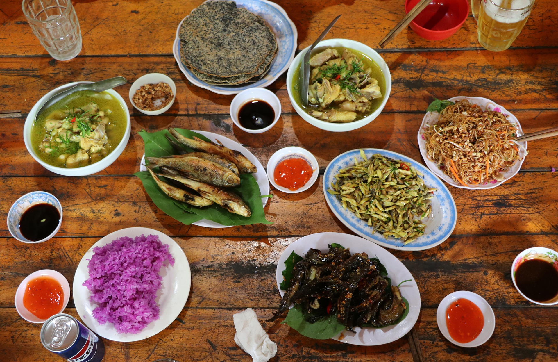 Người dân lên rừng tắm thác trong dịp Giỗ Tổ Hùng Vương - 9 Người dân lên rừng tắm thác trong dịp Giỗ Tổ Hùng Vương - 9
