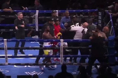 Floyd Mayweather loạn đả với cháu trai trùm xã hội đen John Gotti