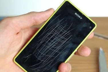 Chất liệu mới có thể giúp “tự chữa lành” vết nứt trên màn hình smartphone