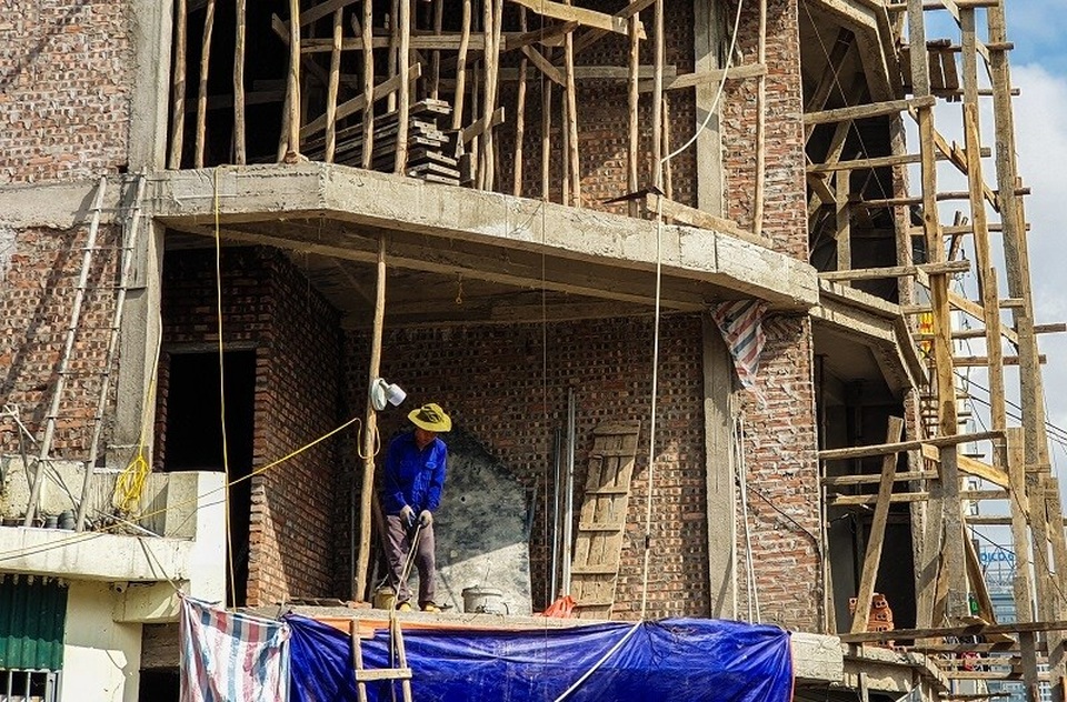 Nhà “siêu mỏng, siêu méo” đua nhau mọc trên đường đang mở rộng ở Thủ đô - 6 Nhà “siêu mỏng, siêu méo” đua nhau mọc trên đường đang mở rộng ở Thủ đô - 6