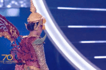 Hoa hậu Hoàn vũ Campuchia gặp sự cố trong phần trình diễn quốc phục