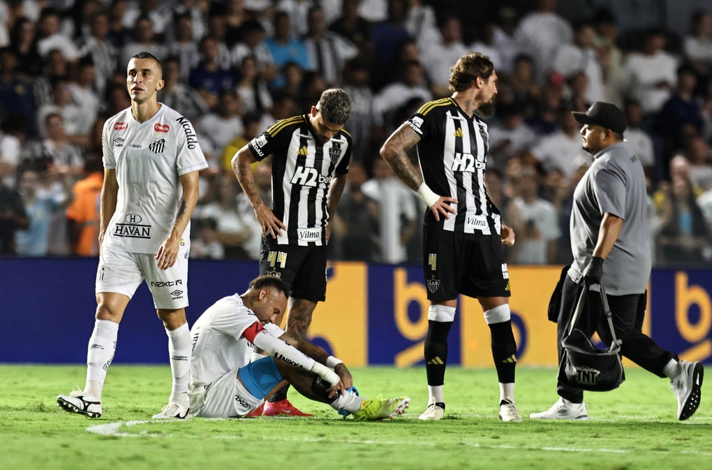 Neymar khóc tức tưởi khi rời sân