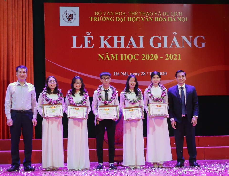 Bộ trưởng Nguyễn Ngọc Thiện đánh trống khai giảng tại ĐH Văn hoá Hà Nội - 2 Bộ trưởng Nguyễn Ngọc Thiện đánh trống khai giảng tại ĐH Văn hoá Hà Nội - 2