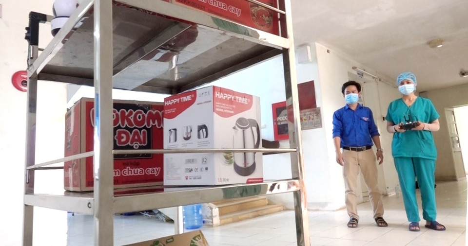 “Robot vận chuyển” hỗ trợ nhân viên y tế khu cách ly - 3 “Robot vận chuyển” hỗ trợ nhân viên y tế khu cách ly - 3