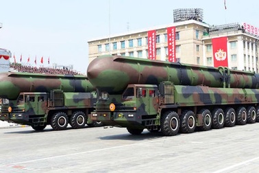 Triều Tiên duyệt binh trong thời tiết -11°C