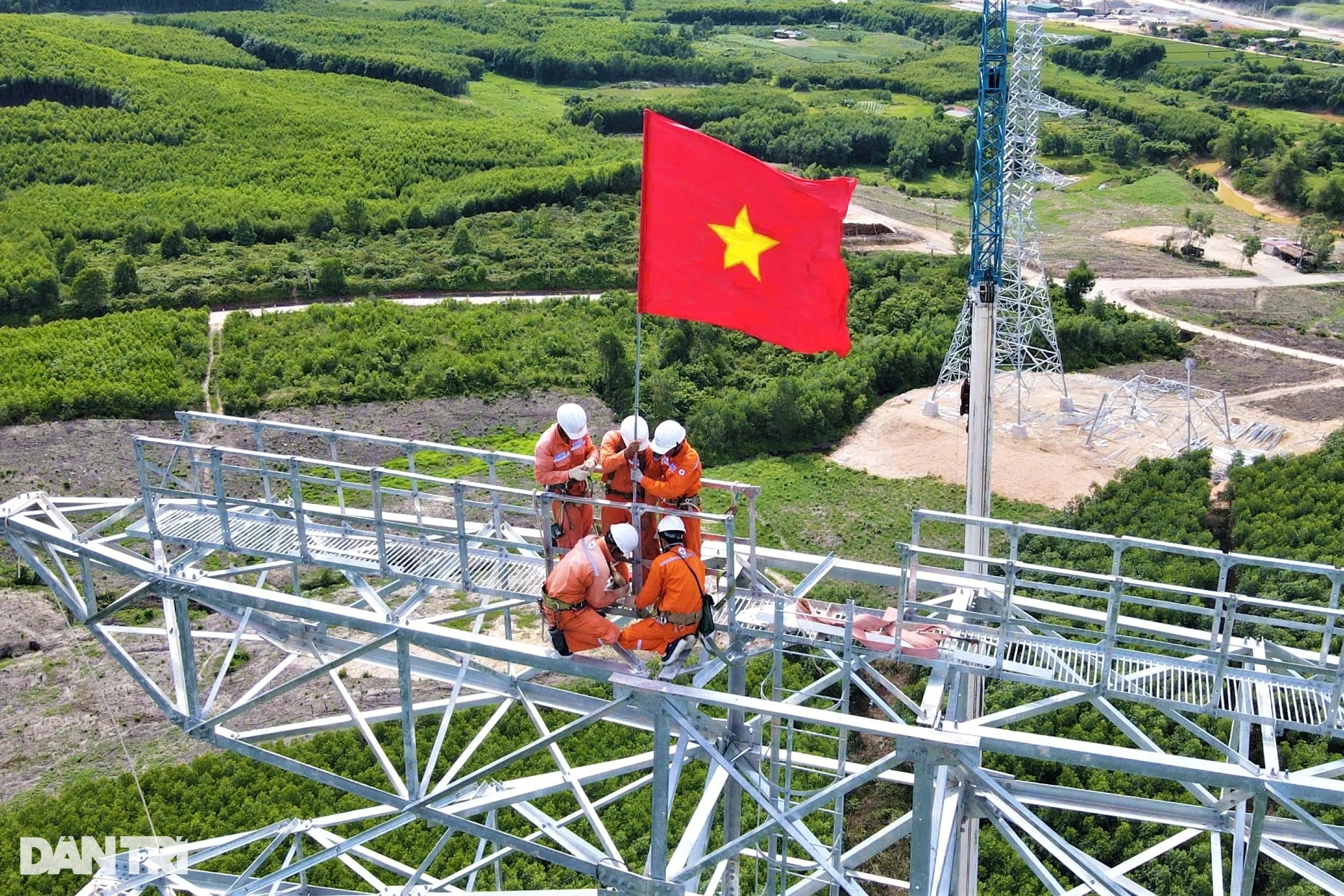 Những kỳ tích của dự án đường dây 500kV mạch 3 qua miền Trung - 4