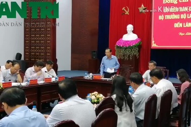 Bộ trưởng Lao động nói về giảm nghèo và người có công ở Bạc Liêu.