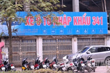 Showroom ô tô thành nơi bán bánh ngọt, hoa quả…