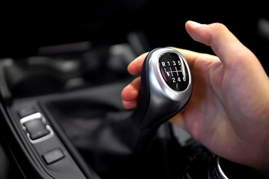 Muốn tiết kiệm tiền, bây giờ có nên mua ô tô số sàn để đi lại gia đình?