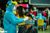 Cách ly người đến từ 2 tỉnh, xét nghiệm chuyên gia nhập cảnh