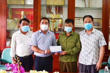 Hỗ trợ học sinh người dân tộc Dao mắc bệnh hiểm nghèo gần 30 triệu đồng