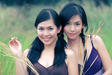 4 cặp chị em sinh đôi "hot" trong giới trẻ năm 2012