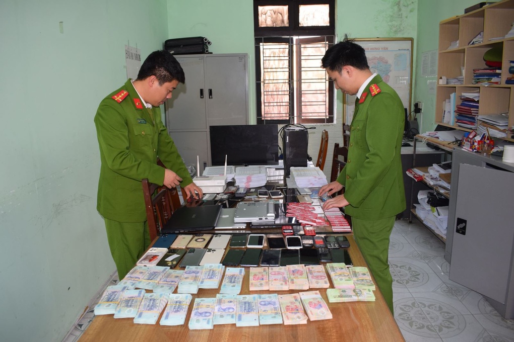 Triệt phá đường dây đánh bạc, tổ chức đánh bạc với số tiền 6.000 tỷ đồng - 2 Triệt phá đường dây đánh bạc, tổ chức đánh bạc với số tiền 6.000 tỷ đồng - 2