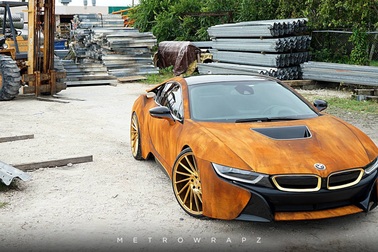 Một chiếc BMW i8 độ màu lạ