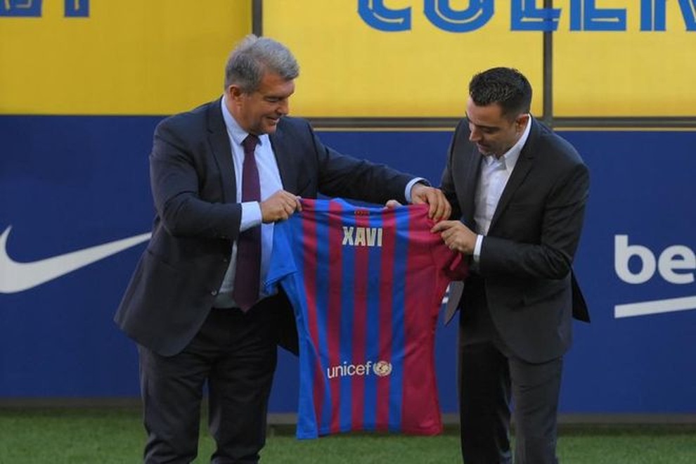 HLV Xavi nói gì trong buổi lễ ra mắt đặc biệt ở Barcelona? - 8 HLV Xavi nói gì trong buổi lễ ra mắt đặc biệt ở Barcelona? - 8