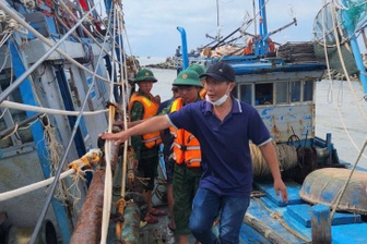 5 tàu cá bị sóng đánh chìm ở Lâm Đồng