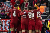 Liverpool được trao cúp sớm, Premier League không có đội xuống hạng?
