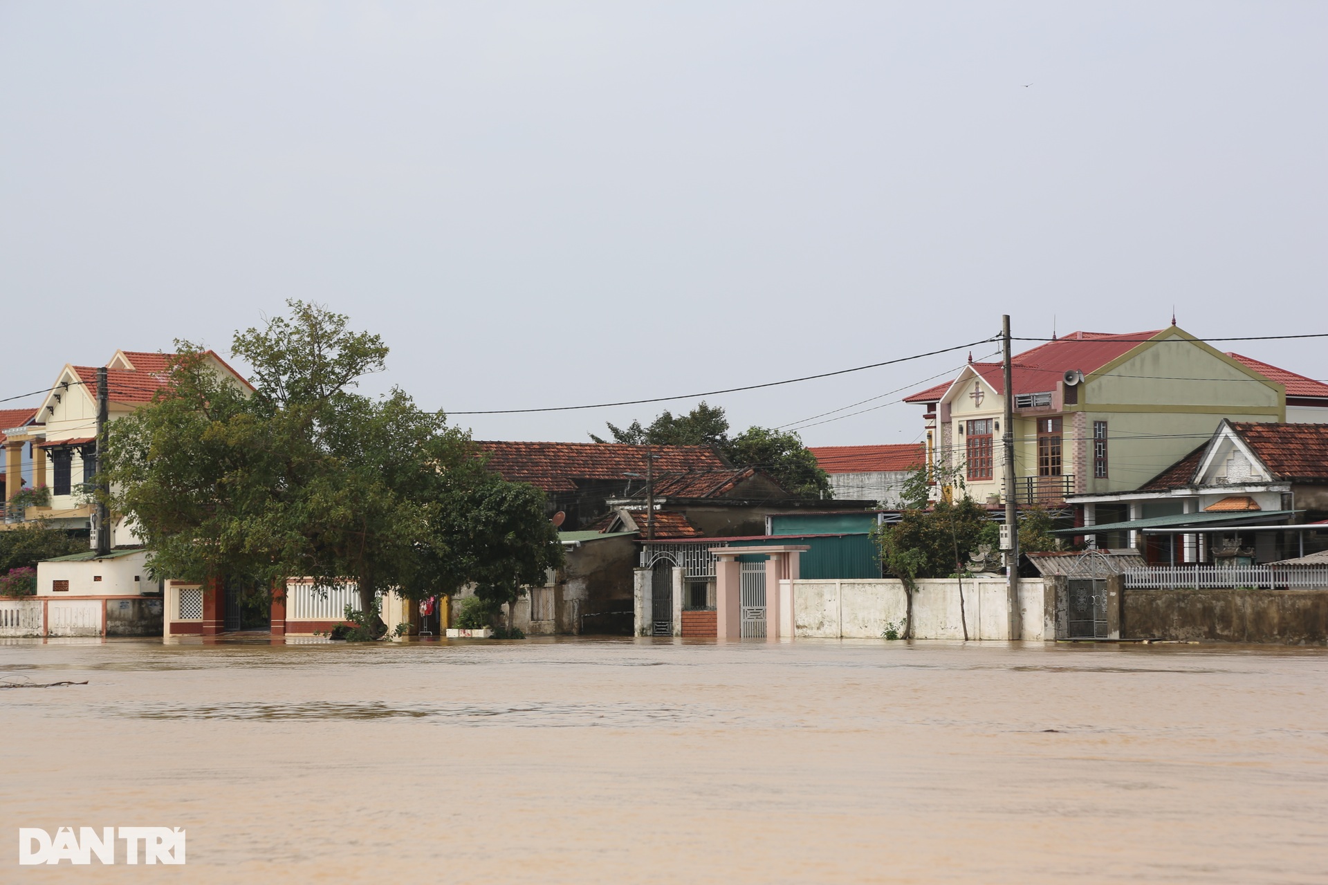 Lo lũ kinh hoàng như 2020, dân thấp thỏm ngồi canh mực nước - 2 Lo lũ kinh hoàng như 2020, dân thấp thỏm ngồi canh mực nước - 2