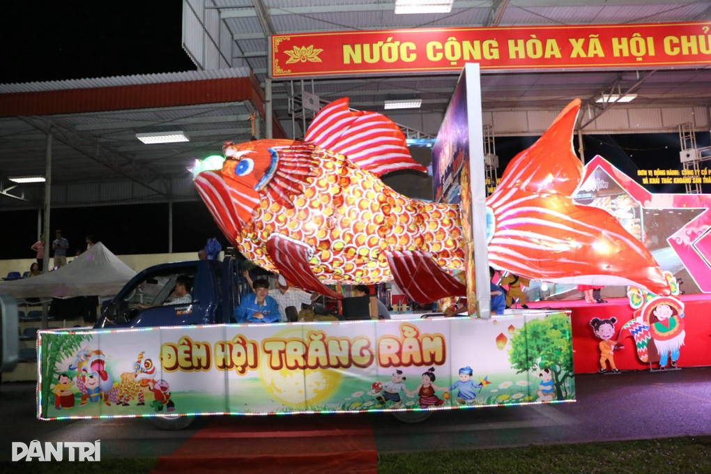 Trao 2000 bánh Trung thu, 100 suất học bổng tới học sinh hoàn cảnh khó khăn - 10 Trao 2000 bánh Trung thu, 100 suất học bổng tới học sinh hoàn cảnh khó khăn - 10