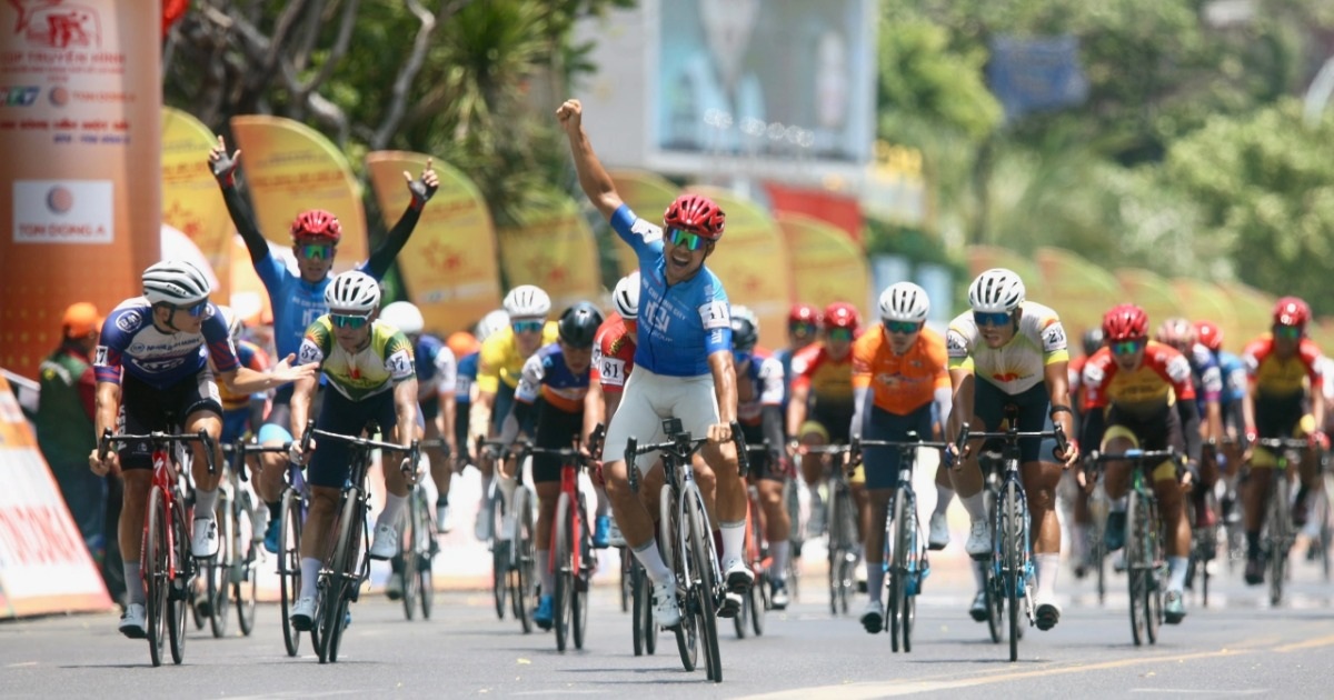 View - Lê Nguyệt Minh lần đầu thắng chặng tại giải xe đạp toàn quốc 2024 | Báo Dân trí