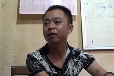 Đối mặt hung thủ dùng súng cướp tiệm vàng trong phòng giam