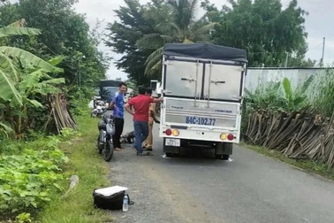 Vụ nữ sinh 14 tuổi ở Vĩnh Long sẽ ra sao sau khi tạm đình chỉ giải quyết?