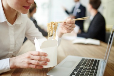 Một thói quen ăn uống hiện đại dễ tàn phá dạ dày