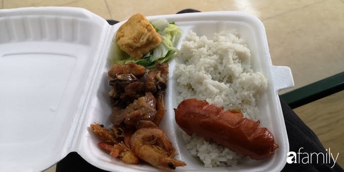 Những suất cơm nhìn là muốn ăn trong các khu cách ly Covid-19 tại Việt Nam: Ngon hơn cả cơm nhà, hội tụ đủ tinh hoa ẩm thực! - Ảnh 10. Những suất cơm nhìn là muốn ăn trong các khu cách ly Covid-19 tại Việt Nam: Ngon hơn cả cơm nhà, hội tụ đủ tinh hoa ẩm thực! - Ảnh 10.