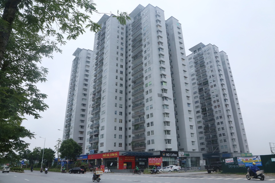 Cư dân chung cư Văn phòng Quốc hội tự ý trổ cửa lấy gió trời vì quá nóng? - 1 Cư dân chung cư Văn phòng Quốc hội tự ý trổ cửa lấy gió trời vì quá nóng? - 1