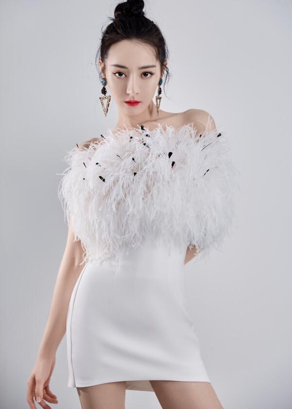 Địch Lệ Nhiệt Ba úp mở chia tay giữa tin đồn hò hẹn với Hoàng Cảnh Du - 7 Địch Lệ Nhiệt Ba úp mở chia tay giữa tin đồn hò hẹn với Hoàng Cảnh Du - 7