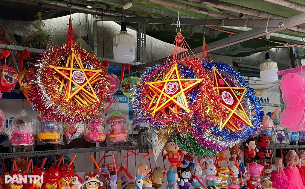 Vì sao chiếc đèn ông sao là món đồ chơi không lỗi mốt dịp Trung thu? - 4 Vì sao chiếc đèn ông sao là món đồ chơi không lỗi mốt dịp Trung thu? - 4