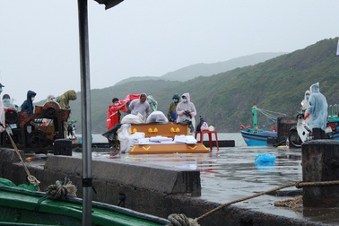 Đánh cá trên biển, vớt được... tử thi