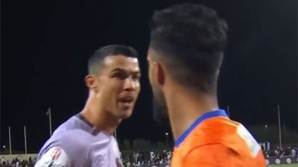 Al-Nassr bị cầm hòa, Ronaldo va chạm với cầu thủ đối phương - 1 Al-Nassr bị cầm hòa, Ronaldo va chạm với cầu thủ đối phương - 1