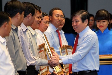 Thi đua khen thưởng: Có 10 đơn vị thì cả 10 đều... xuất sắc!