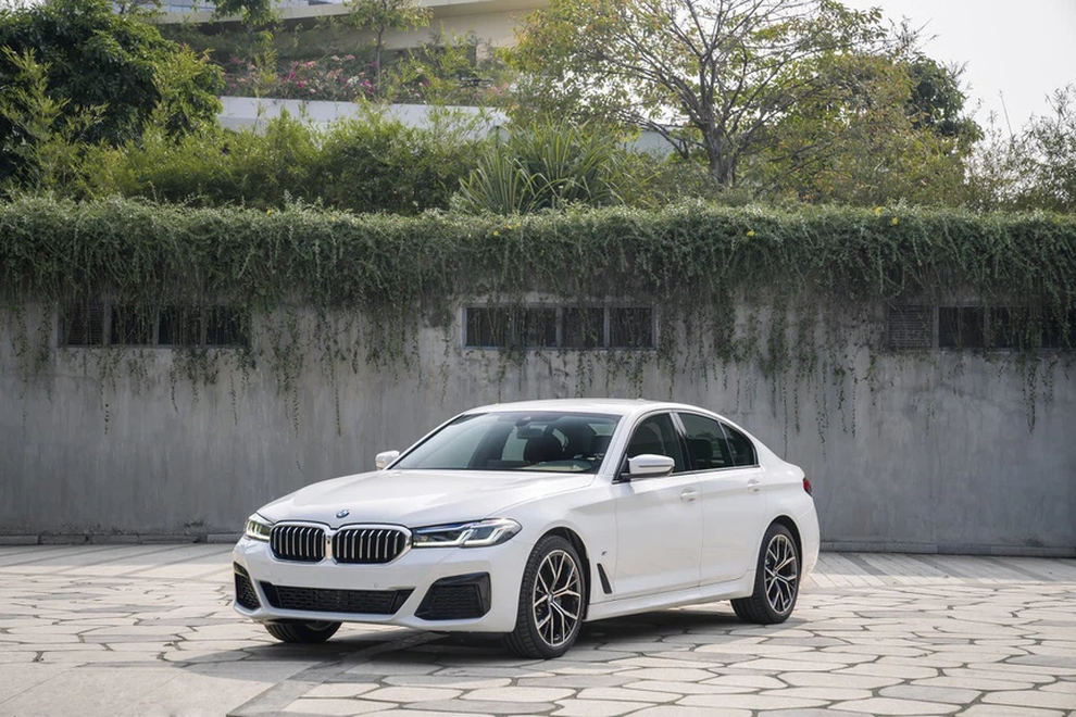 Những mẫu sedan cỡ trung hạng sang đáng chú ý năm 2021 bán tại Việt Nam - 1 Những mẫu sedan cỡ trung hạng sang đáng chú ý năm 2021 bán tại Việt Nam - 1