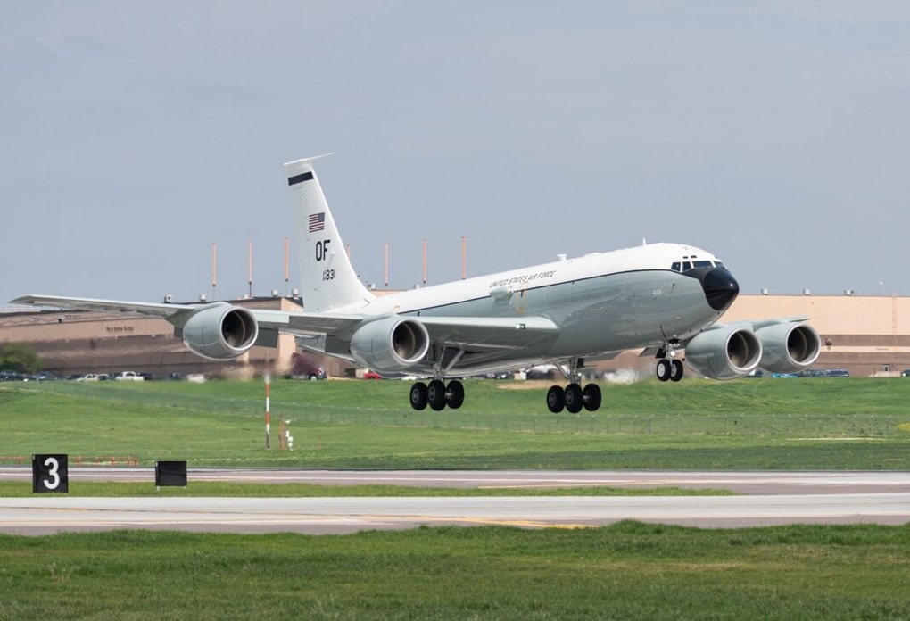 Mỹ đưa vào biên chế máy bay đánh hơi hạt nhân - 1 Mỹ đưa vào biên chế máy bay đánh hơi hạt nhân - 1