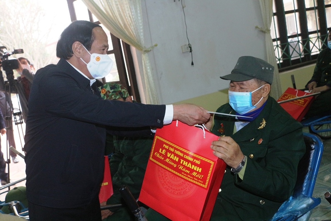 Tết sum vầy, xuân bình an đến với công nhân, người lao động Hà Nam - 3 Tết sum vầy, xuân bình an đến với công nhân, người lao động Hà Nam - 3