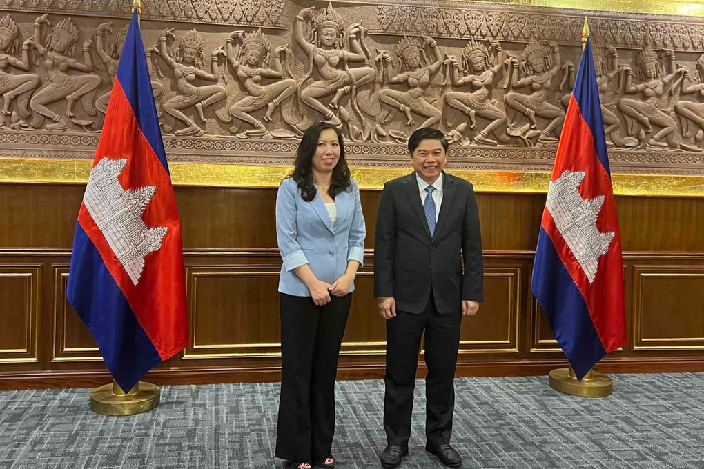 Thứ trưởng Bộ Ngoại giao Lê Thị Thu Hằng thăm và làm việc tại Campuchia - 1