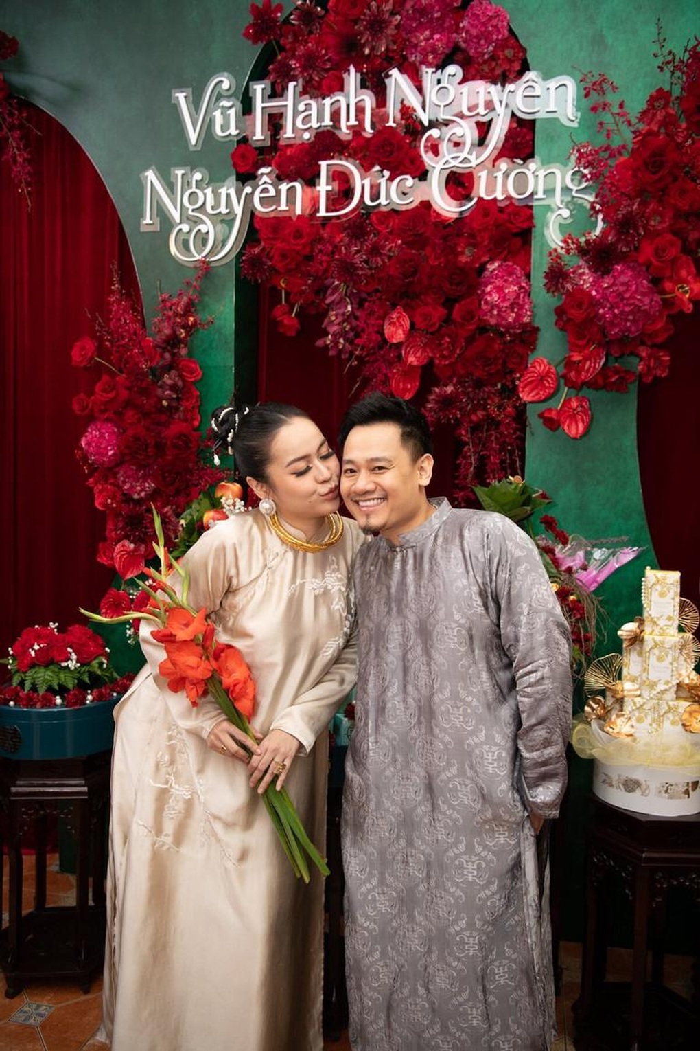 Vũ Hạnh Nguyên mặc đồ thể thao, lái mui trần ở lễ ăn hỏi Nguyễn Đức Cường - 2 Vũ Hạnh Nguyên mặc đồ thể thao, lái mui trần ở lễ ăn hỏi Nguyễn Đức Cường - 2