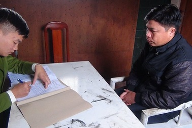 Bắt nguyên chủ tịch xã tham ô 220 triệu đồng