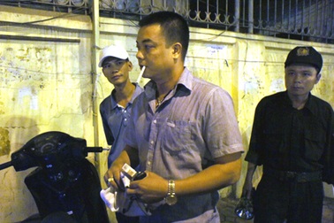 Tự xưng là công an, chống đối người thi hành công vụ