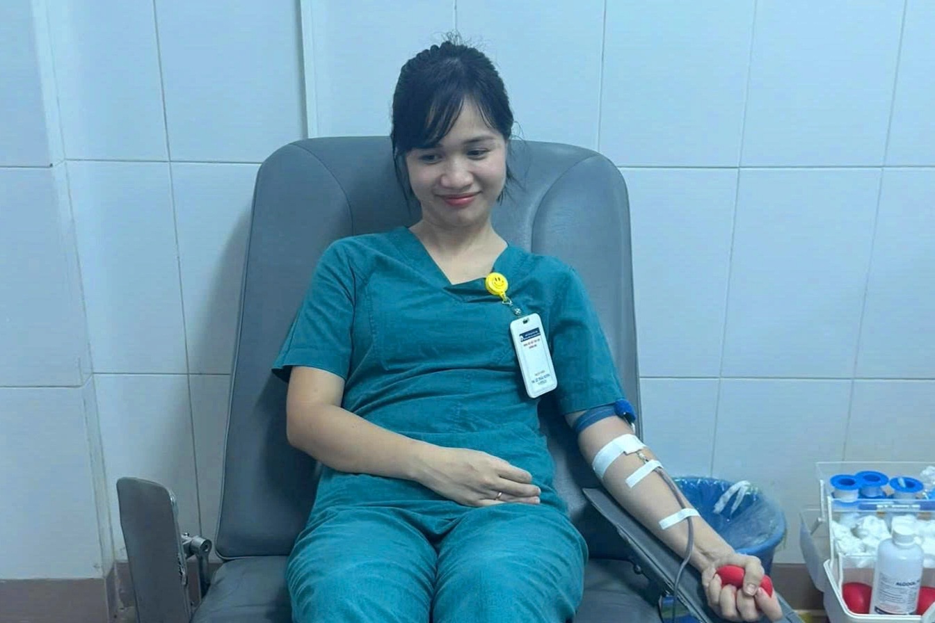 Vụ xe tải lao vào chợ chuối: Bác sĩ hiến máu cứu bệnh nhân người Lào - 2