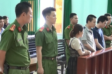 Nhóm đối tượng vận chuyển hàng cấm, nhiều lần tông CSGT bị tuyên phạt 35 năm tù