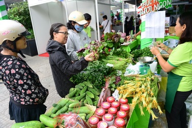 TPHCM: Nguồn cung thực phẩm dồi dào, giá bán giảm trong dịp Tết