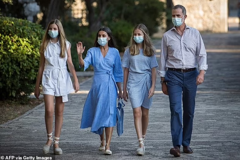 Hai công chúa sở hữu chiều cao vượt trội của Hoàng gia Tây Ban Nha - 3 Hai công chúa sở hữu chiều cao vượt trội của Hoàng gia Tây Ban Nha - 3