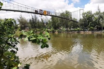 Cứu thiếu nữ 18 tuổi nhảy cầu treo xuống sông, nghi tự tử