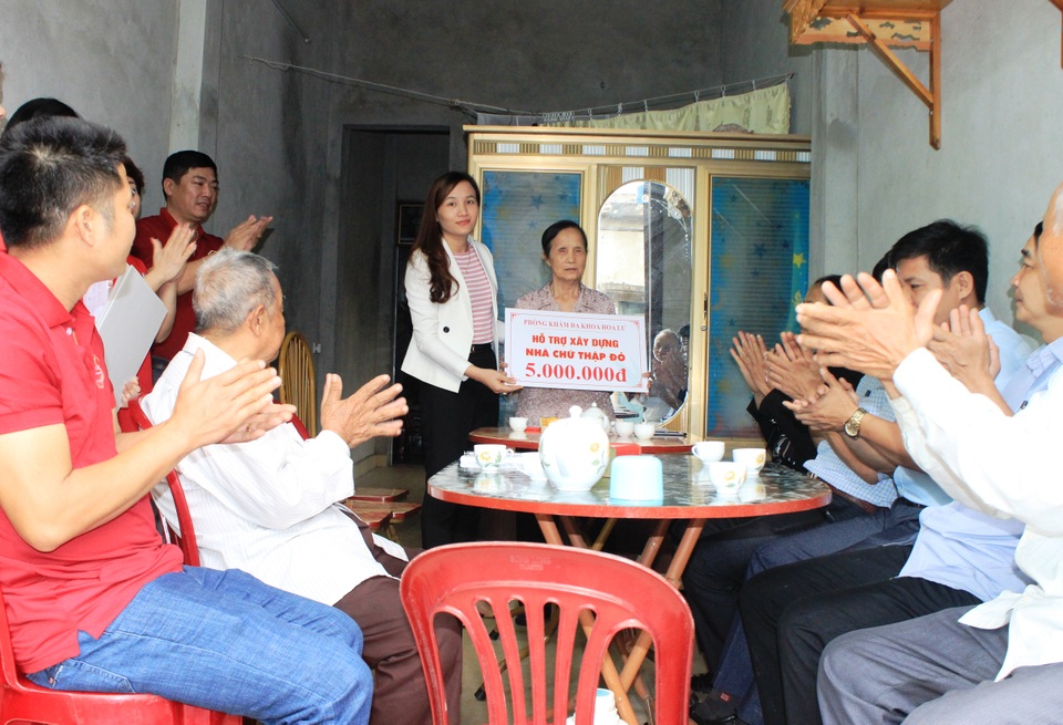 Cụ Phạm Thị Ốc đã được sống vui vẻ tuổi già trong căn nhà kiên cố - 4 Cụ Phạm Thị Ốc đã được sống vui vẻ tuổi già trong căn nhà kiên cố - 4
