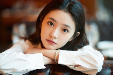 "Nàng thơ" sinh năm 2000 của Trương Nghệ Mưu bị tẩy chay