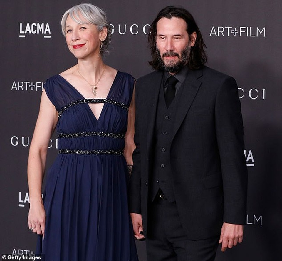 Keanu Reeves' auction for a 15-minute appointment reached... 16,600 USD - 2